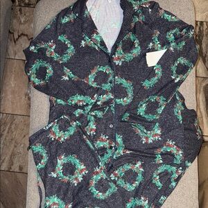 NORDSTROMS Festive Wreath  Pajama SET